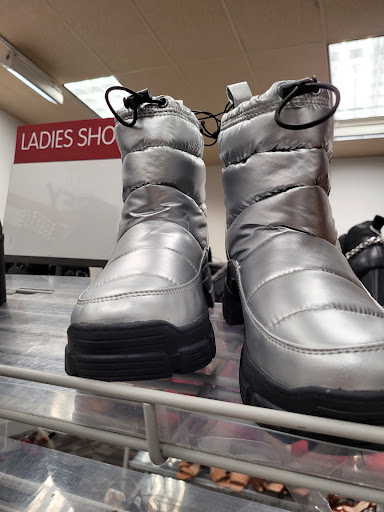 Clothing Store «Burlington Coat Factory», reviews and photos, 833 Lancaster Dr NE, Salem, OR 97301, USA