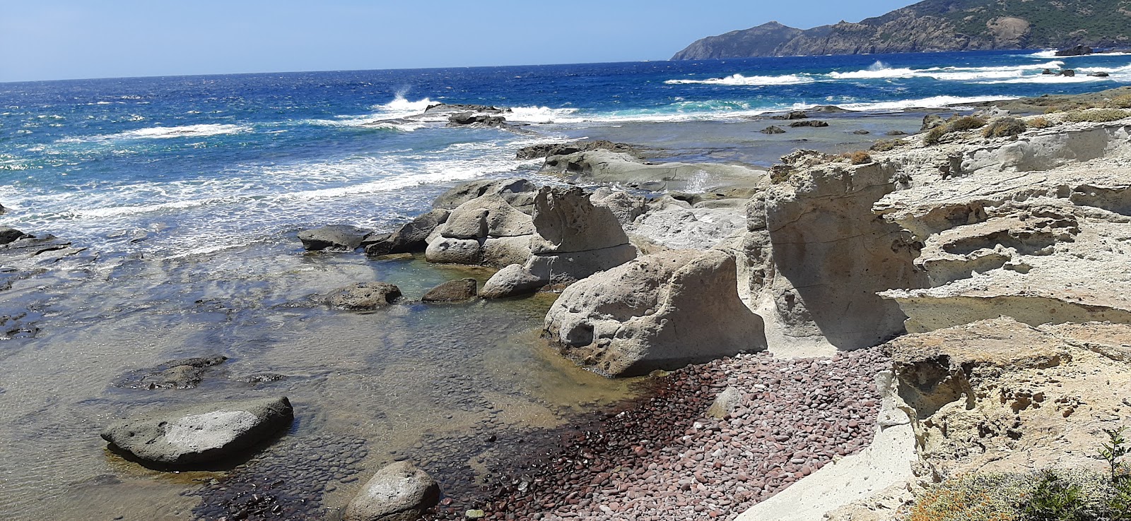 Punta Argentina Beach的照片 背靠悬崖