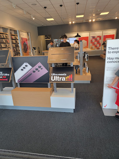 Cell Phone Store «Verizon», reviews and photos, 6400 Pacific Blvd #101, Huntington Park, CA 90255, USA