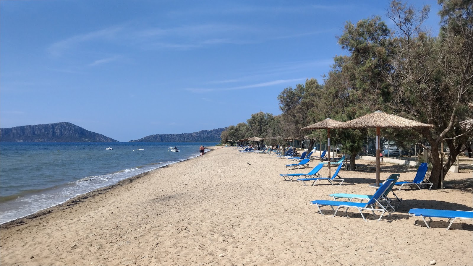 Paralia Gialova II的照片 带有米色沙子表面