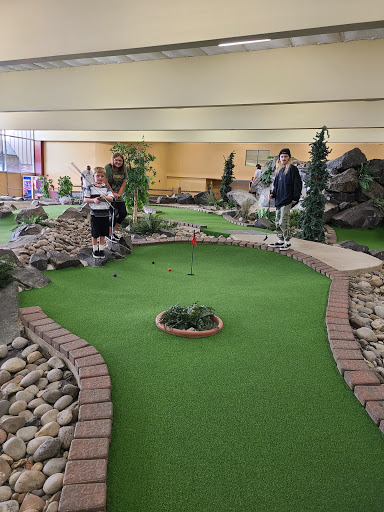 Pizza Restaurant «Pizza! Golf! Pizza Putters Family Entertainment Center», reviews and photos, 1156 OR-99, Eugene, OR 97402, USA