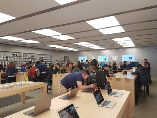 Computer Store «Apple Main Place», reviews and photos, 120 W Jefferson Ave, Naperville, IL 60540, USA