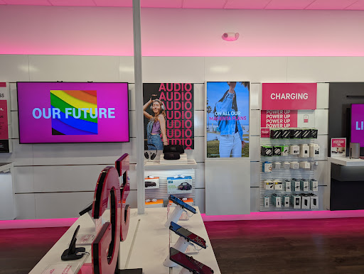 Cell Phone Store «T-Mobile», reviews and photos, 1290 E Bidwell St Suite 100, Folsom, CA 95630, USA