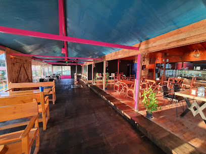 Gölet Cafe & Restaurant & Kamp Alanı