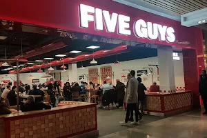 Five Guys Westfield Stratford image