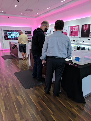 Cell Phone Store «T-Mobile», reviews and photos, 27 N Federal Hwy, Fort Lauderdale, FL 33301, USA