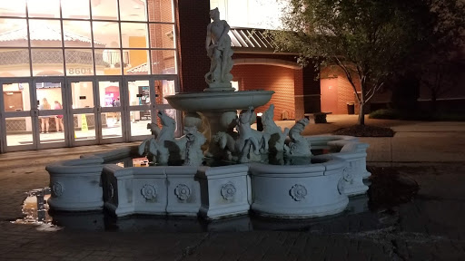 Movie Theater «B&B Theatres Overland Park 16», reviews and photos, 8601 W 135th St, Overland Park, KS 66223, USA