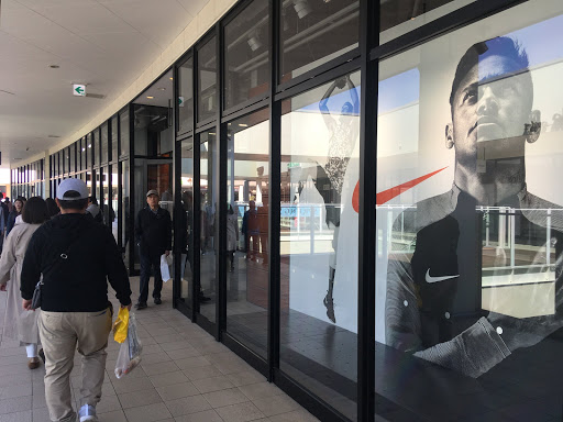 ナイキファクトリーストア 越谷 - Nike Factory Store Koshigaya