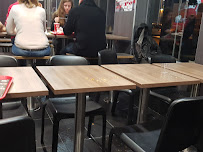 Atmosphère du Restaurant KFC Rouen Barentin à Pissy-Pôville - n°5
