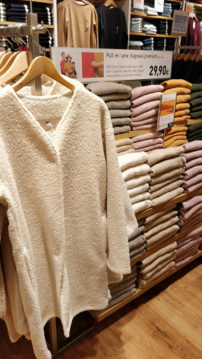 Stores to buy women's sweaters Nice
