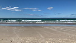 Sharpes Beach'in fotoğrafı dağlarla çevrili