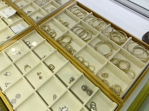 Jewelry Store «Village Jewelers», reviews and photos, 2403 Rice Boulevard, Houston, TX 77005, USA