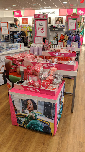 Hair Salon «Ulta Beauty», reviews and photos, 362 W Army Trail Rd, Bloomingdale, IL 60108, USA