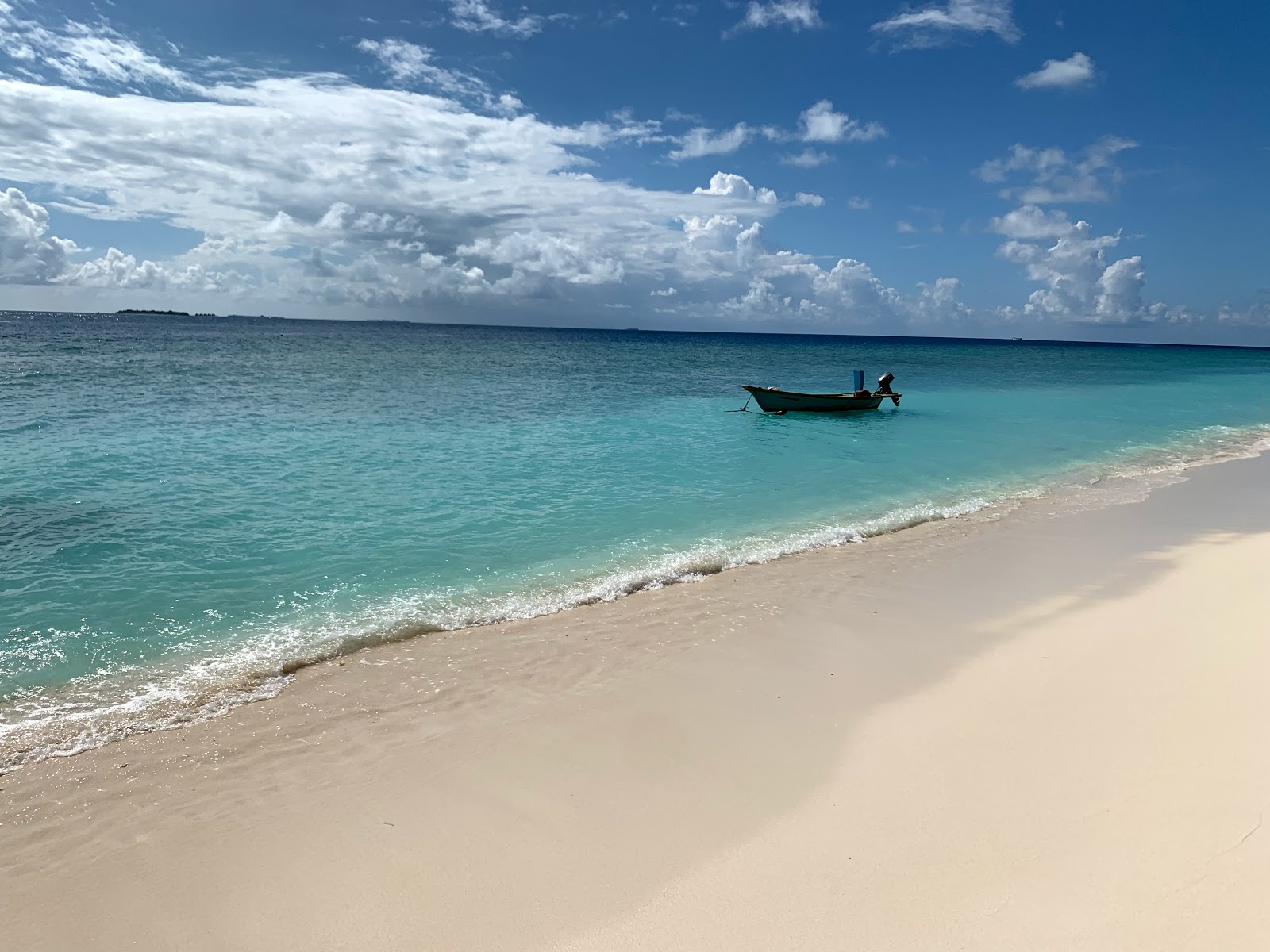 Ukulhas Beach photo #8