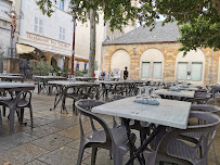 Atmosphère du Restaurant français Les Arcades Bistro local à Millau - n°2