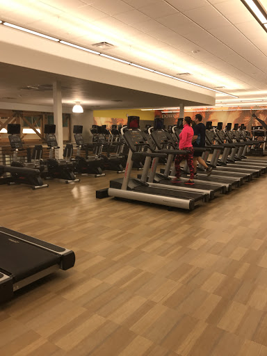Gym «LA Fitness», reviews and photos, 620 N York St, Elmhurst, IL 60126, USA