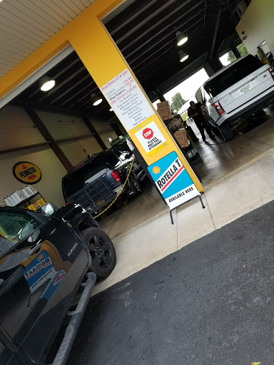 Oil Change Service «Roadrunner Oil & Lube Center», reviews and photos, 38031 North Ave, Zephyrhills, FL 33542, USA