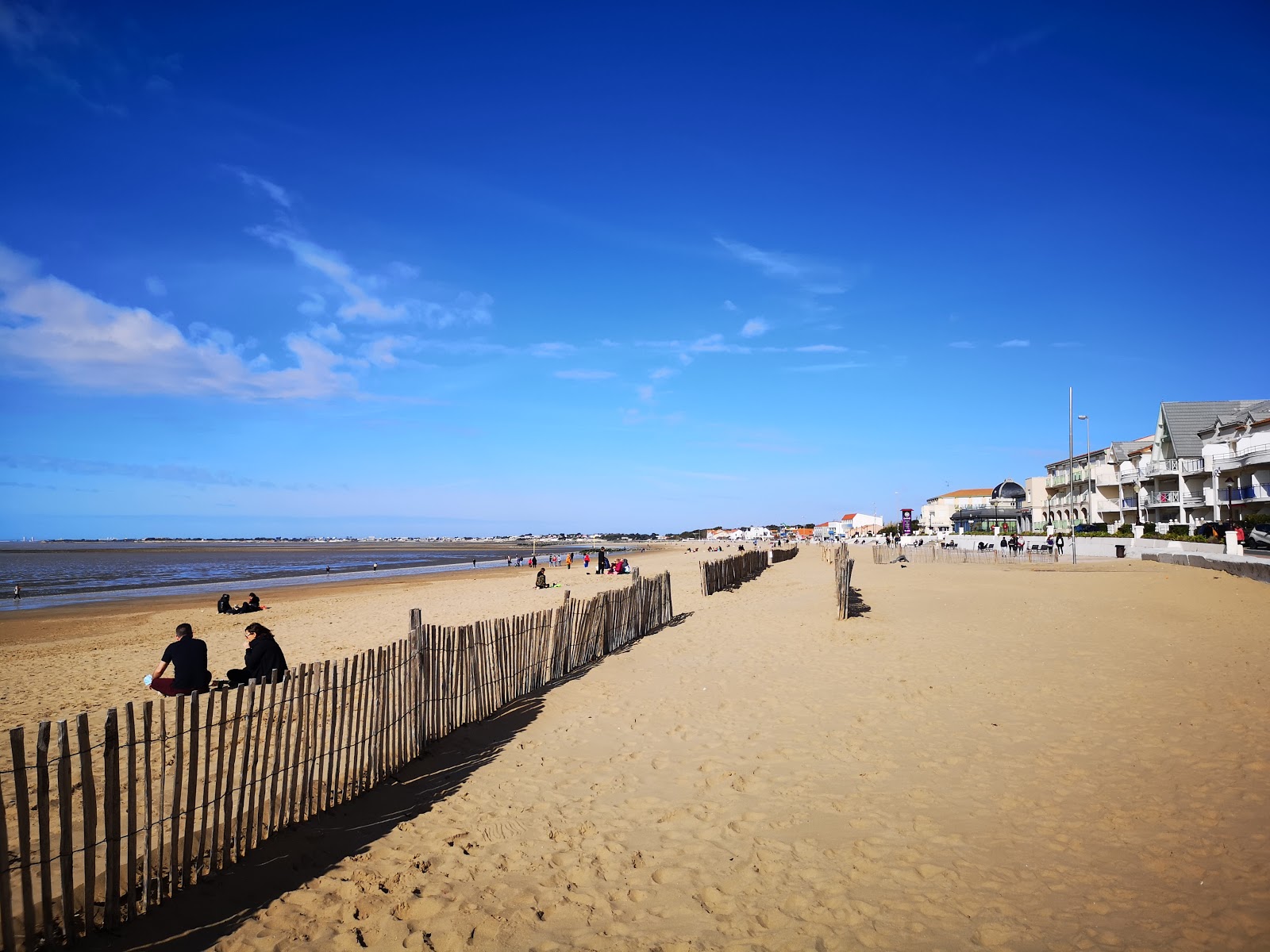 Foto von Plage de Chatelaillon mit langer gerader strand