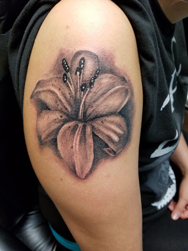 Tattoo Shop «Illustrator Tattoos», reviews and photos, 38505 Chestnut Ridge Rd, Elyria, OH 44035, USA