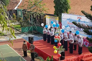 SMP Negeri 1 Kalimanah image