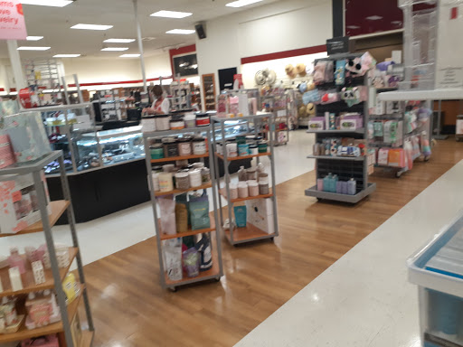 Department Store «T.J. Maxx & HomeGoods», reviews and photos, 2692 Madison Rd F, Cincinnati, OH 45208, USA