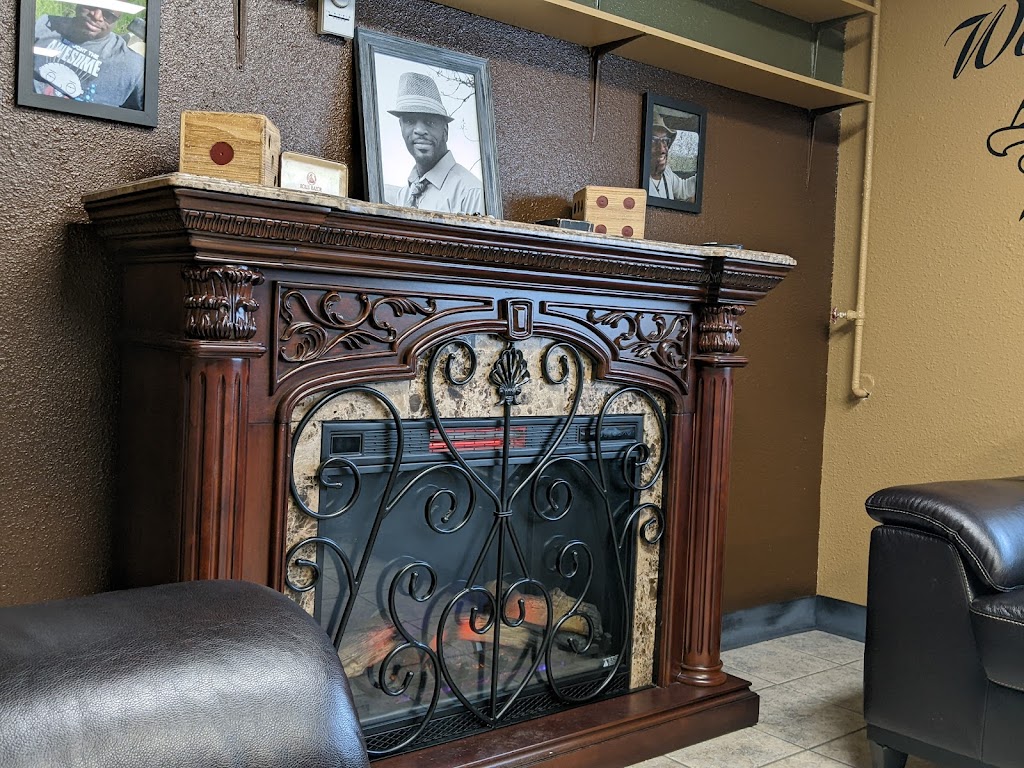 Woody’s Gentlemans Barbershop 99701