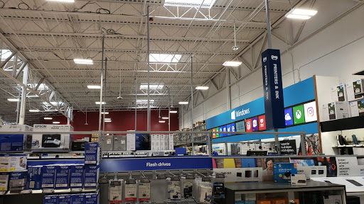 Electronics Store «Best Buy», reviews and photos, 2055 N Tomahawk Island Dr, Portland, OR 97217, USA