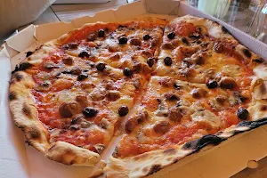 Pizza du Midi image