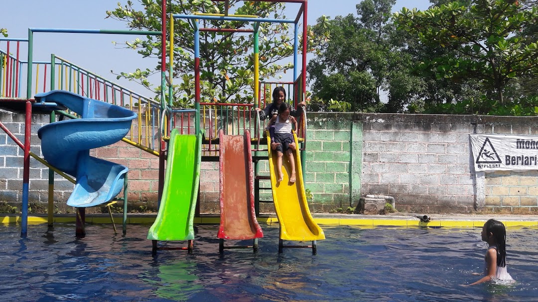 Kolam Renang Mangga Dua Warungdowo