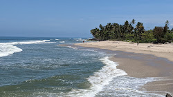 Zdjęcie Andhakaranazhi Beach z powierzchnią turkusowa woda