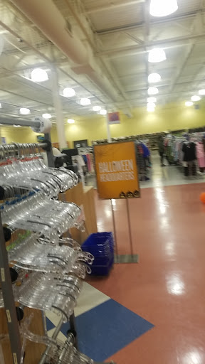 Thrift Store «Goodwill - Roseville, MN - Cleveland Avenue», reviews and photos, 2500 Cleveland Ave N, Roseville, MN 55113, USA