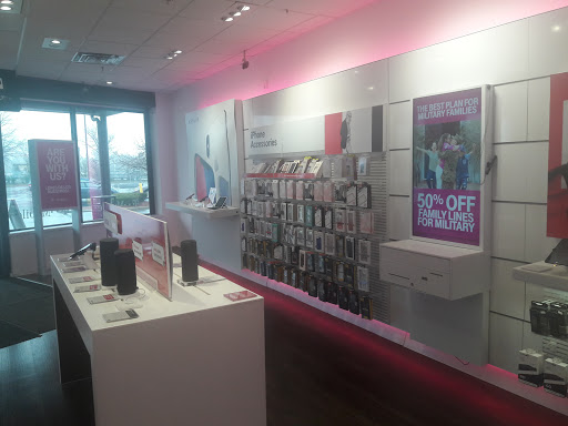 Cell Phone Store «T-Mobile», reviews and photos, 15 Spring Valley Market Pl, Spring Valley, NY 10977, USA