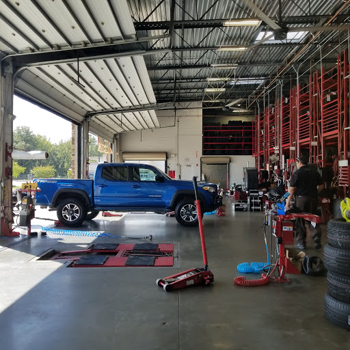 Tire Shop «Discount Tire Store - Florence, SC», reviews and photos, 102 Woody Jones Blvd, Florence, SC 29501, USA