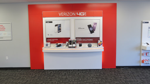 Cell Phone Store «Verizon Wireless Premium Retailer - Cellular & More», reviews and photos, 1192 S Main St #300, Chelsea, MI 48118, USA