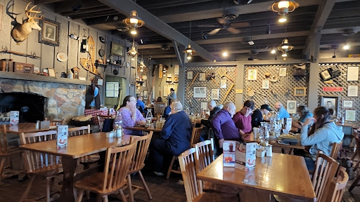 American Restaurant «Cracker Barrel Old Country Store», reviews and photos, 2393 Pacer Ct NW, Corydon, IN 47112, USA