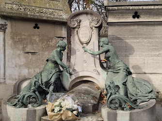 Monument funéraire de Legru et Lhenoret