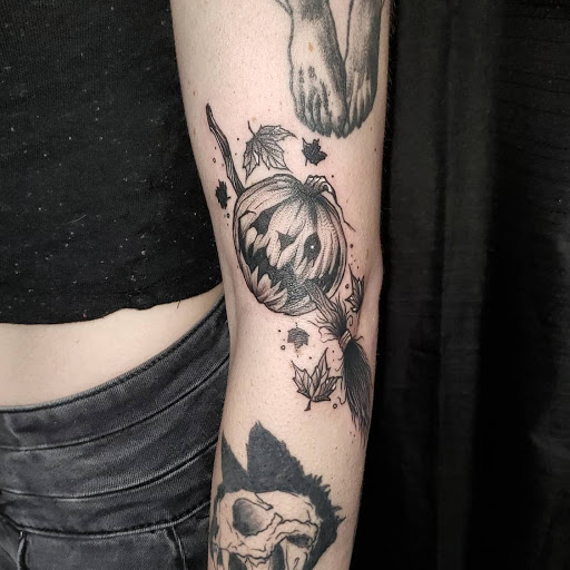 Tattoo Shop «East Providence Tattoo», reviews and photos, 2399 Pawtucket Ave, East Providence, RI 02914, USA