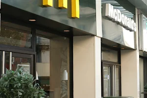 McDonald's Hyères Centre Ville image
