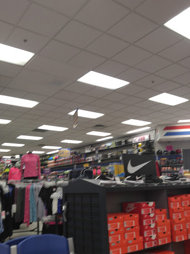 Sporting Goods Store «Big 5 Sporting Goods - Folsom», reviews and photos, 606 E Bidwell St, Folsom, CA 95630, USA