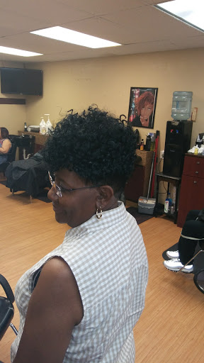 Barber Shop «Heads Up Barber & Beauty», reviews and photos, 2801 Pinecroft Rd # A, Greensboro, NC 27407, USA