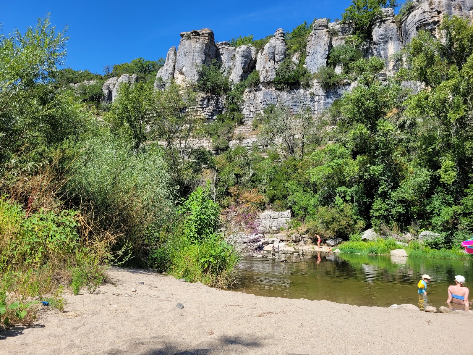 la Falaise Beach'in fotoğrafı düz bir kıyı şeridi ile birlikte