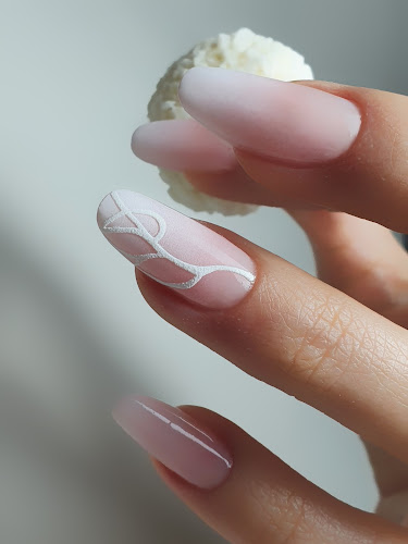 La Perla Nails & Beauty