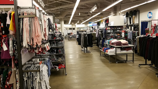 Clothing Store «Old Navy», reviews and photos, 1961 Chain Bridge Rd, McLean, VA 22102, USA