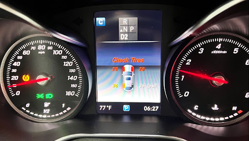 Mercedes Benz Dealer «Mercedes-Benz Manhattan», reviews and photos, 770 11th Ave, New York, NY 10019, USA