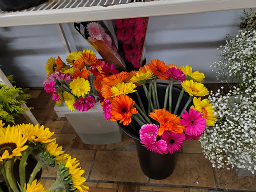 Florist «Up-Towne Flowers & Gift Shoppe», reviews and photos, 2145 W Dublin Granville Rd, Worthington, OH 43085, USA