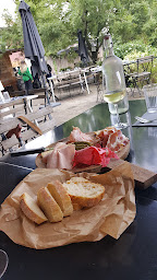 Photo n°76 de La Guinguette au bord de l'eau à Val d'Oingt ()