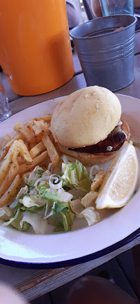Sandwich au poulet du Restaurant de fruits de mer La Playa ... en Camargue à Saintes-Maries-de-la-Mer - n°2