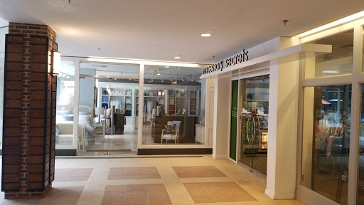 Shopping Mall «Green Spring Station-Shopping», reviews and photos, 10751 Falls Rd, Lutherville, MD 21093, USA