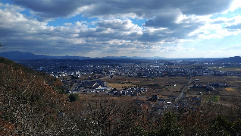 太郎坊宮 中腹駐車場