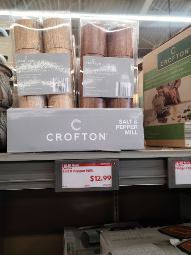 Supermarket «ALDI», reviews and photos, 761 E Dundee Rd, Palatine, IL 60074, USA